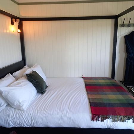 הוילה דולין Wild Meadow Huts מראה חיצוני תמונה