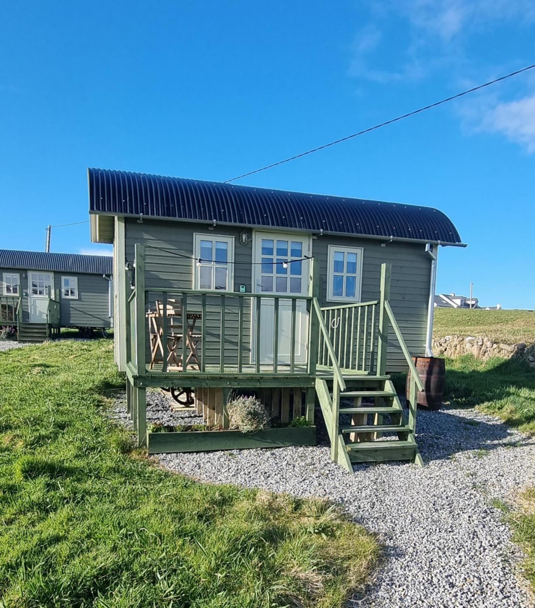 הוילה דולין Wild Meadow Huts מראה חיצוני תמונה
