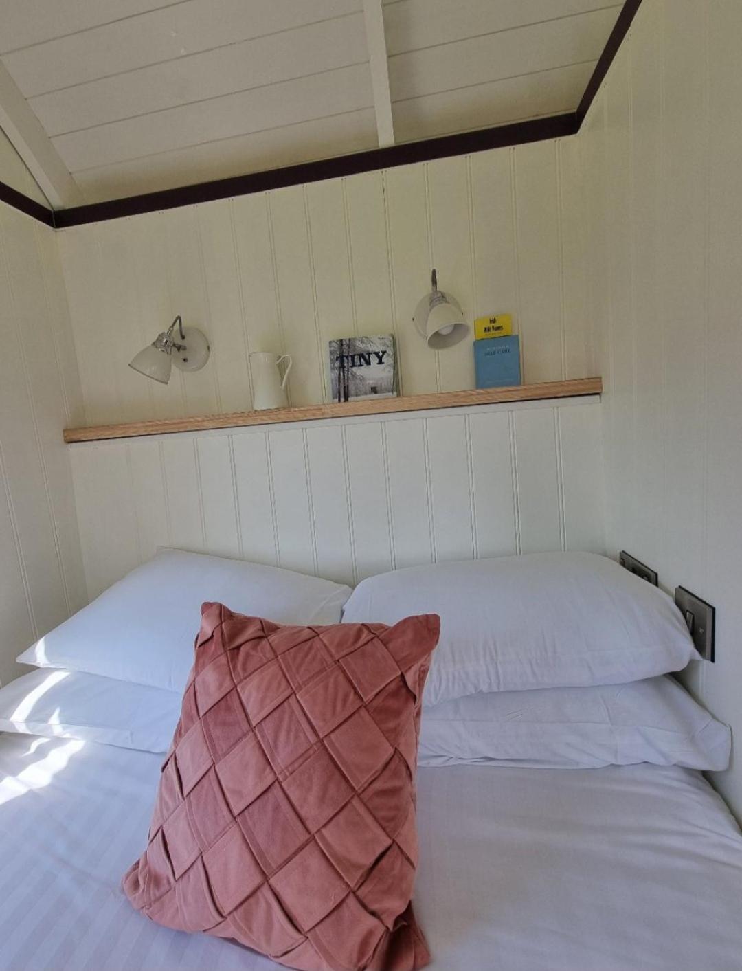 הוילה דולין Wild Meadow Huts מראה חיצוני תמונה