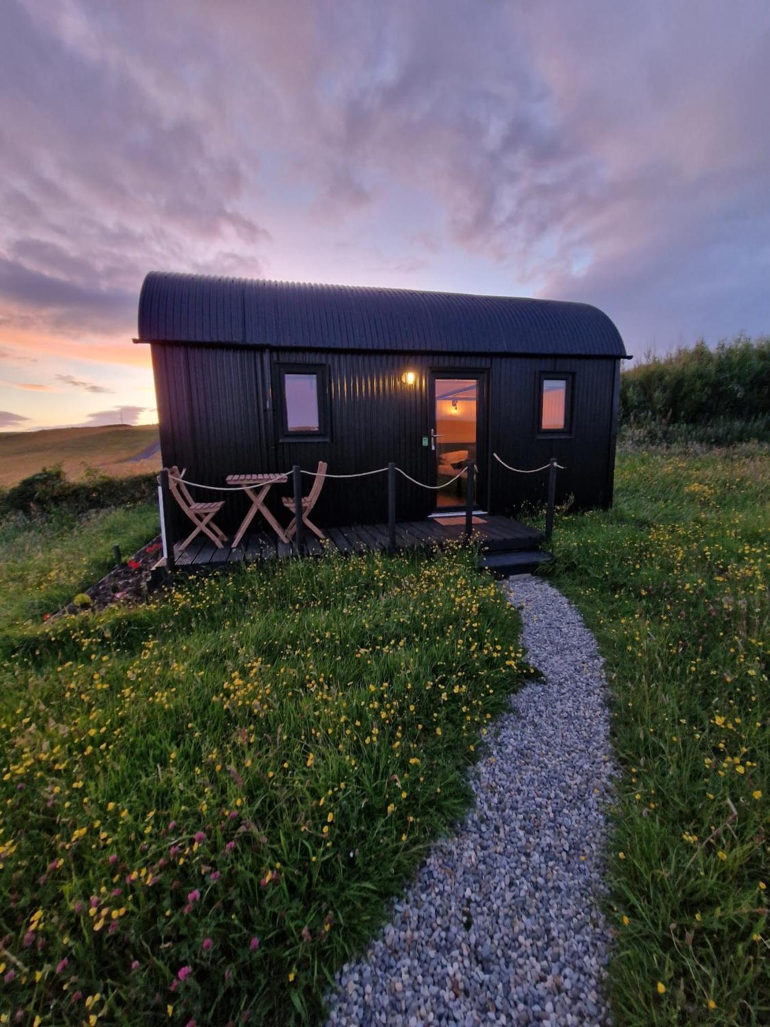 הוילה דולין Wild Meadow Huts מראה חיצוני תמונה