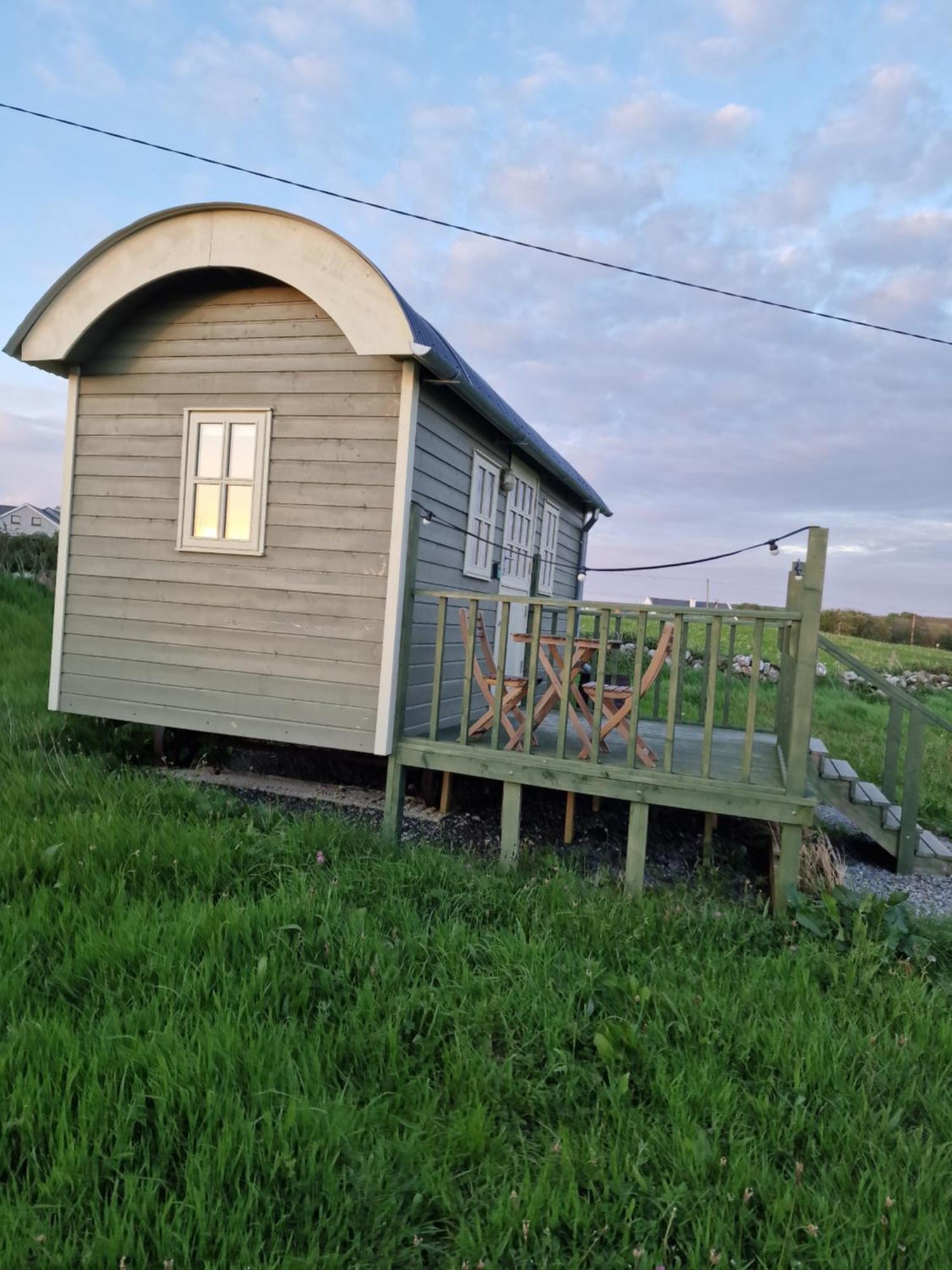 הוילה דולין Wild Meadow Huts מראה חיצוני תמונה